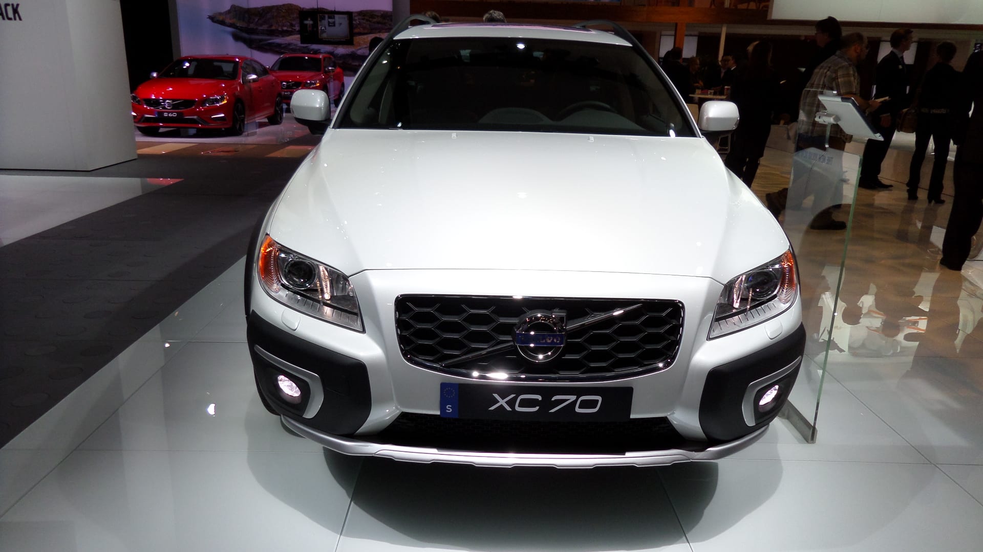 White Volvo XC70 - Front End