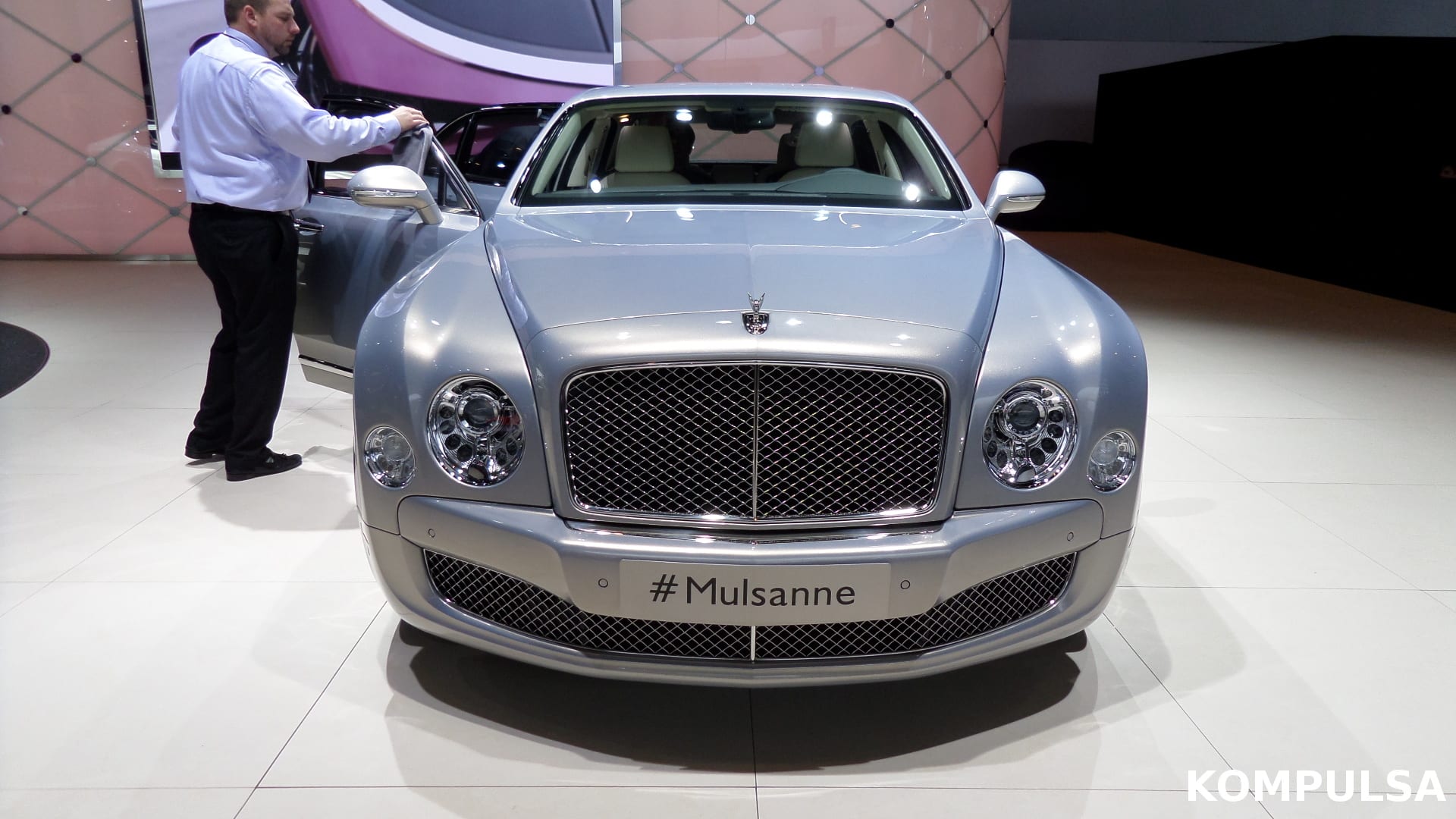Silver Bentley Mulsanne