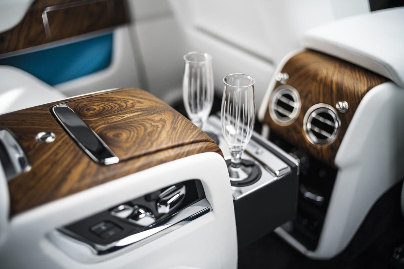 Rolls-Royce Cullinan Cup Holder and Console
