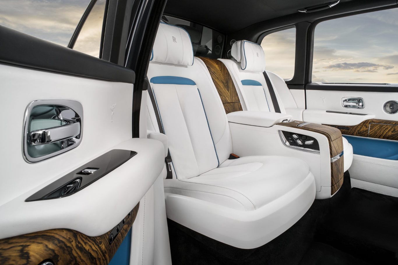 Rolls-Royce Cullinan Interior (Back Seats)