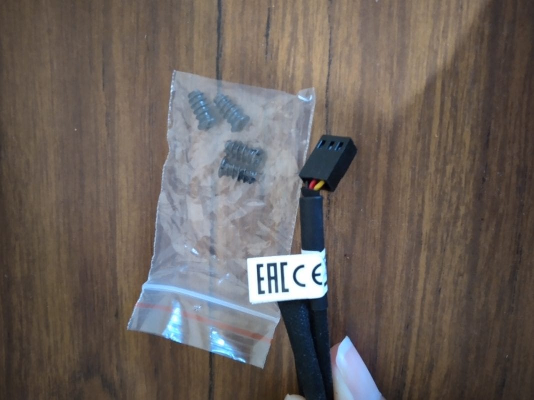 Case fan power connector