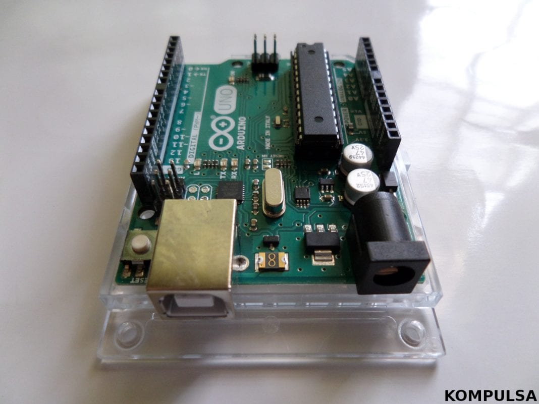 Arduino Uno microcontroller kit